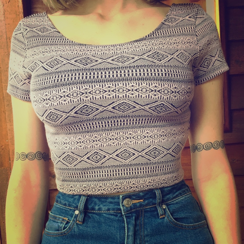 Lavender/black H&M crop tee